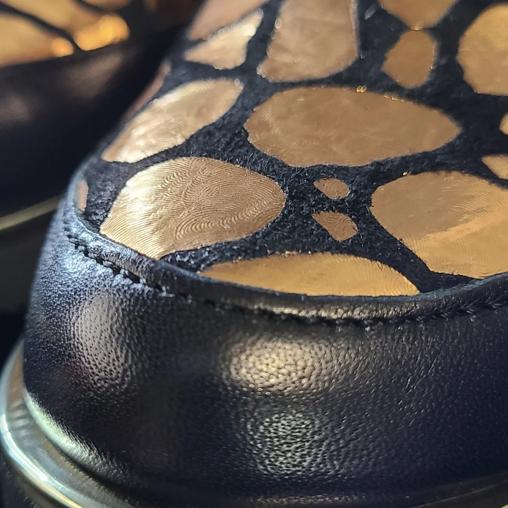 Ron White Nellaya Giraffe Women's Slip-On Shoe - Picture 12 of 16